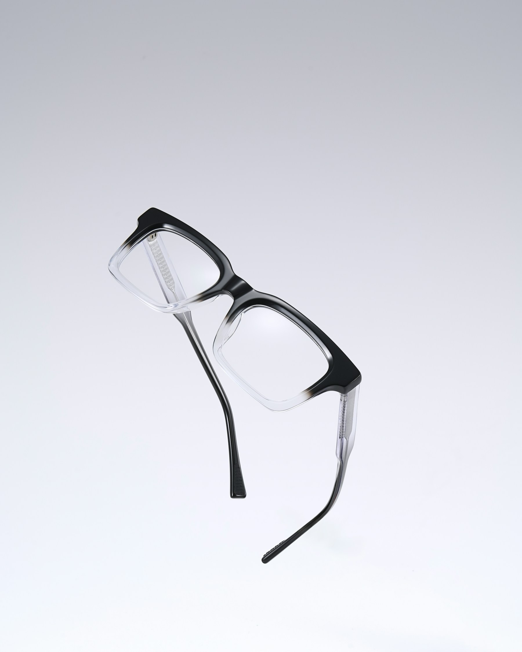 真实摄影：黑色渐变透明方框眼镜，Vooglam Eyewear 摄